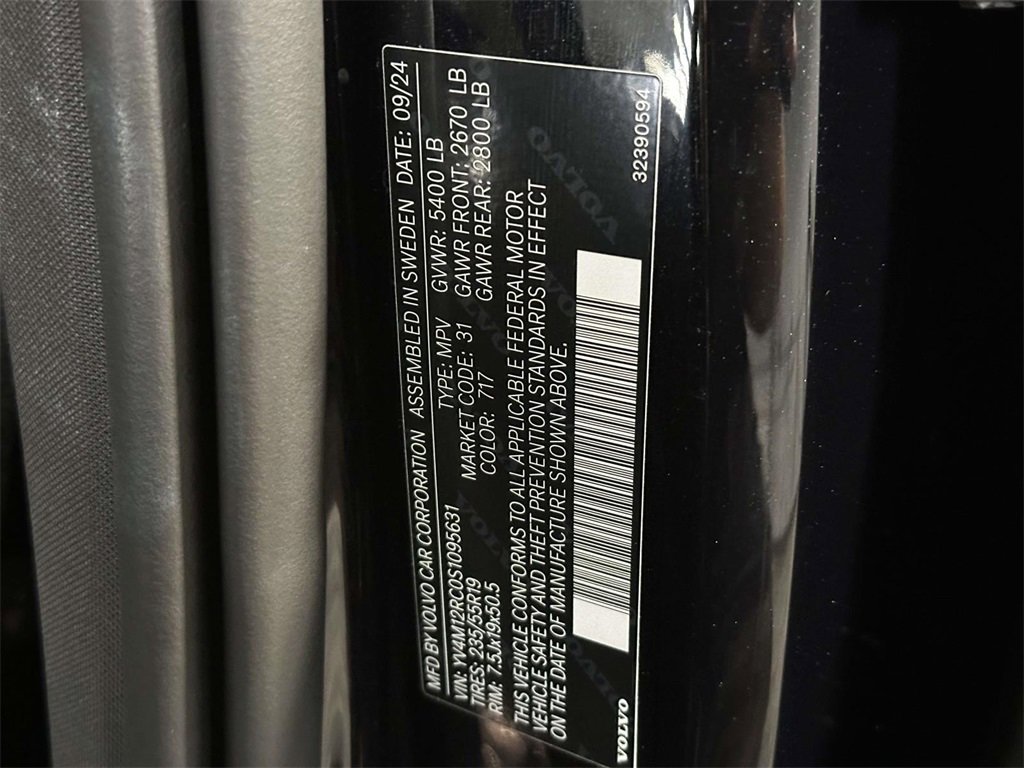 Used 2025 Volvo XC60 B5 Plus image 30