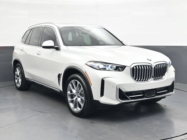 Certified 2026 BMW X5 xDrive40i w/ Premium Package AWD/4WD image 2