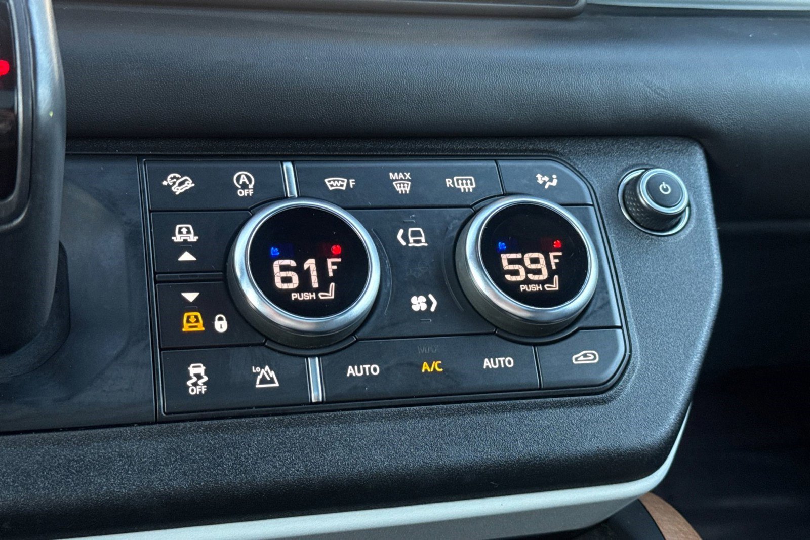 Used 2021 Land Rover Defender 110 X-Dynamic HSE image 21