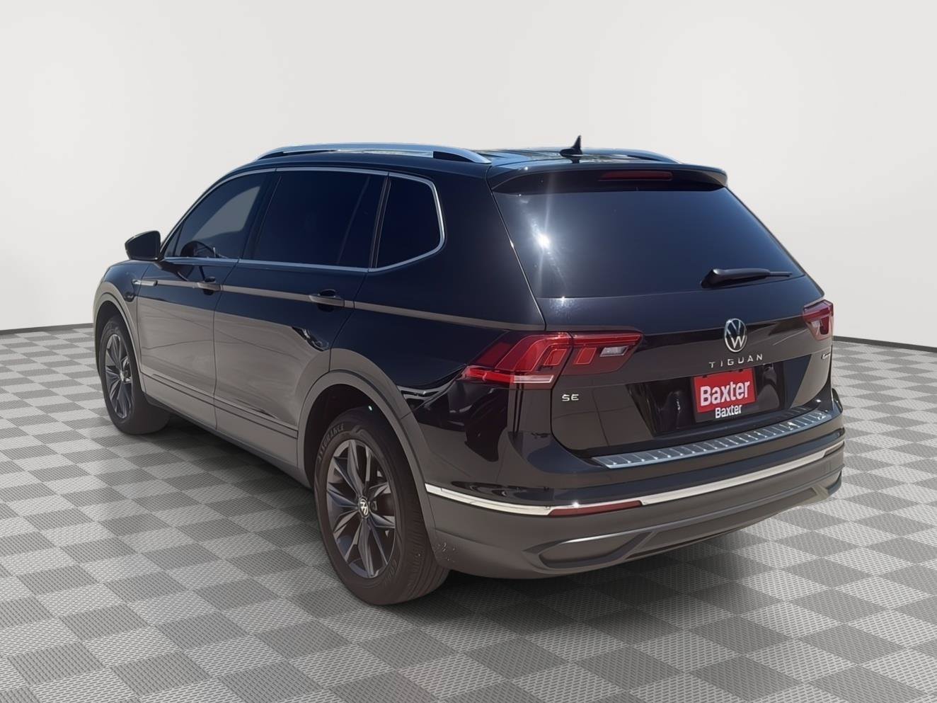 Certified 2023 Volkswagen Tiguan SE w/ Panoramic Sunroof Package AWD/4WD image 7