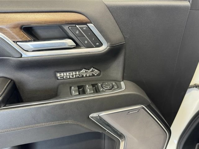 Used 2022 Chevrolet Silverado 1500 High Country w/ High Country Premium Package AWD/4WD image 6