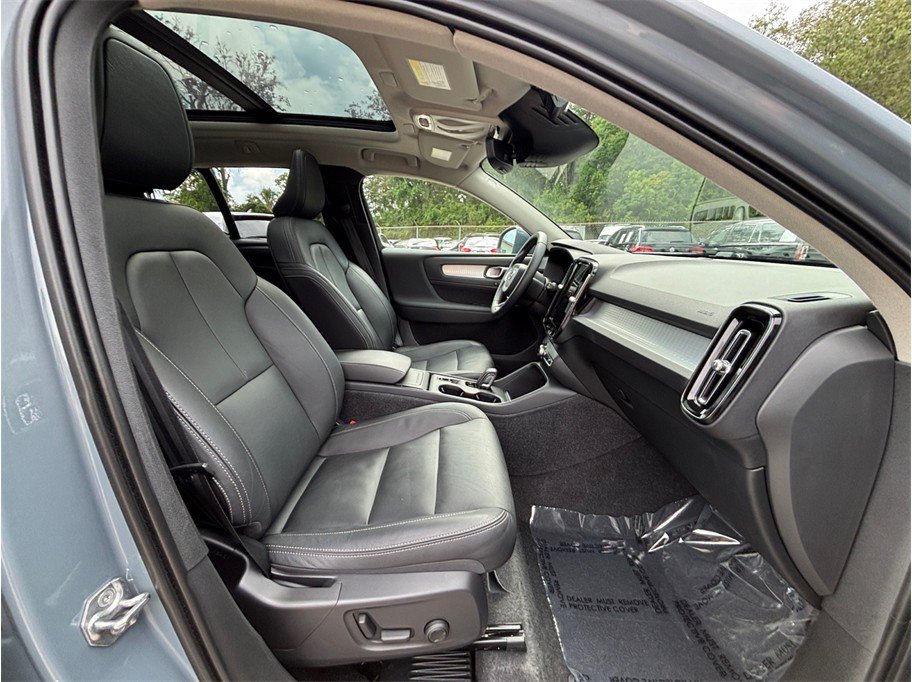 Used 2021 Volvo XC40 T5 Momentum w/ Premium Package AWD/4WD image 43
