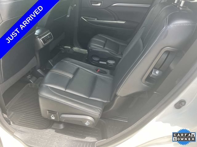 Used 2017 Toyota Highlander SE FWD image 19