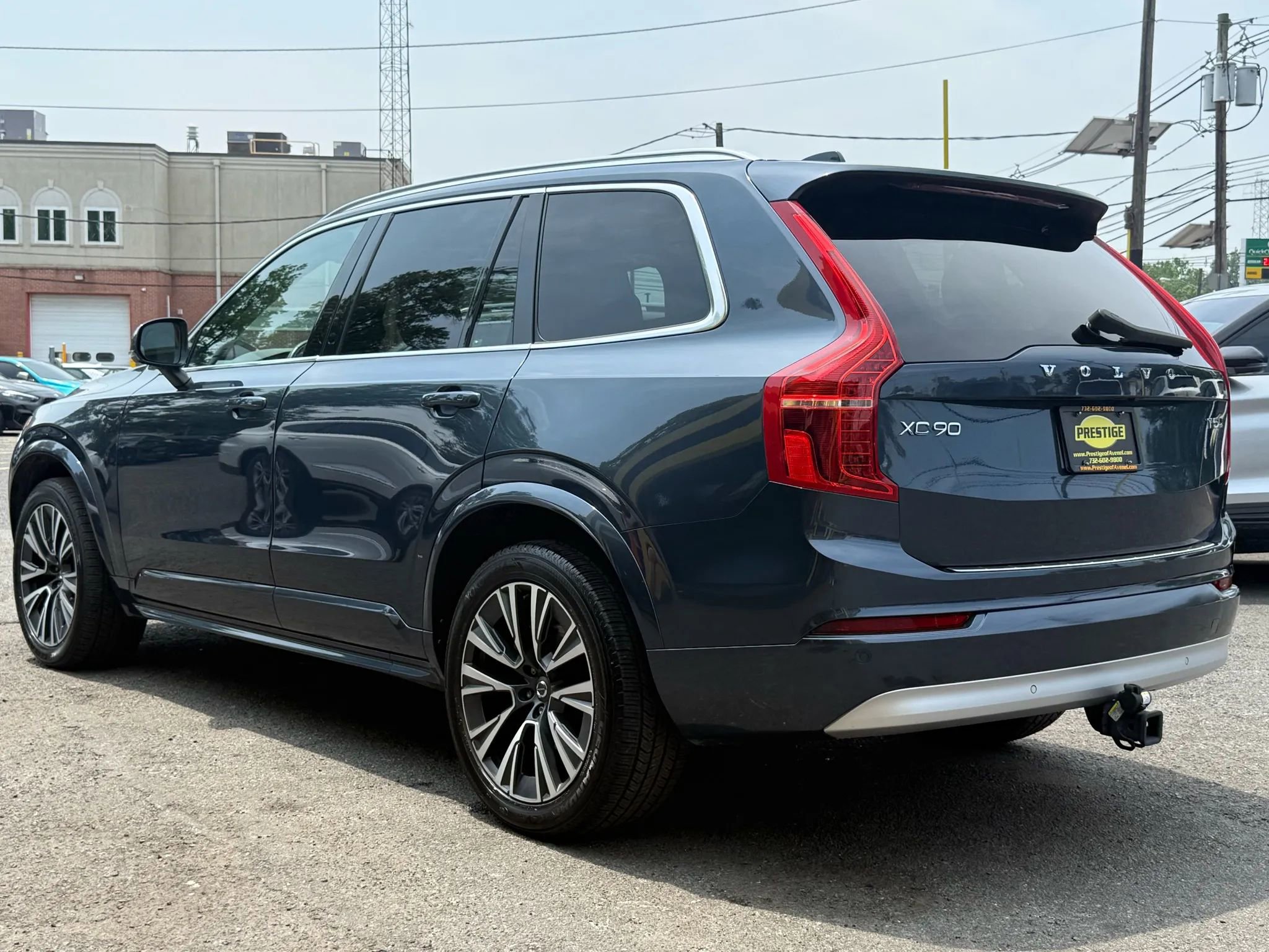 Used 2022 Volvo XC90 T5 Momentum w/ Climate Package image 4