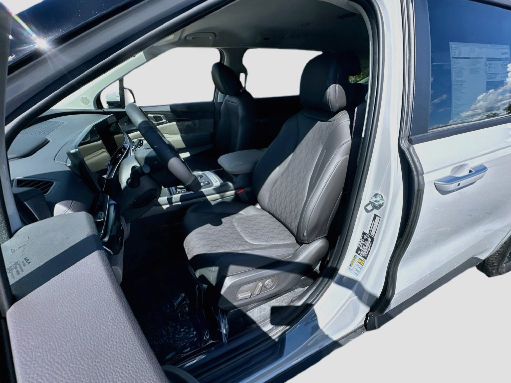 New 2027 Kia Carnival FWD image 21