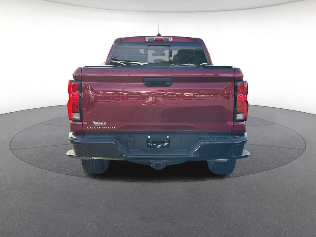 Used 2025 Chevrolet Colorado Z71 w/ Technology Package AWD/4WD image 4