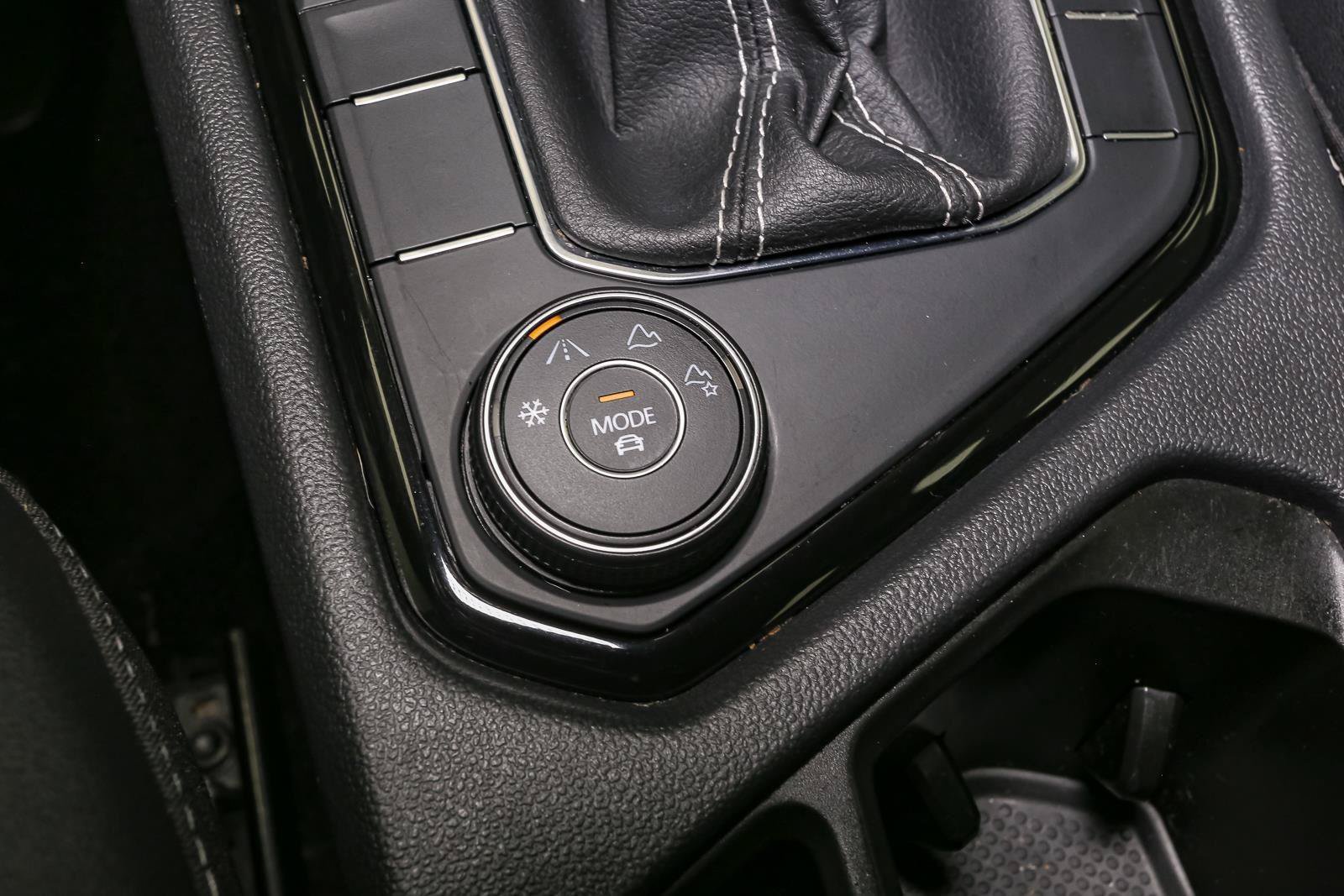 Certified 2024 Volkswagen Taos SE AWD/4WD image 37