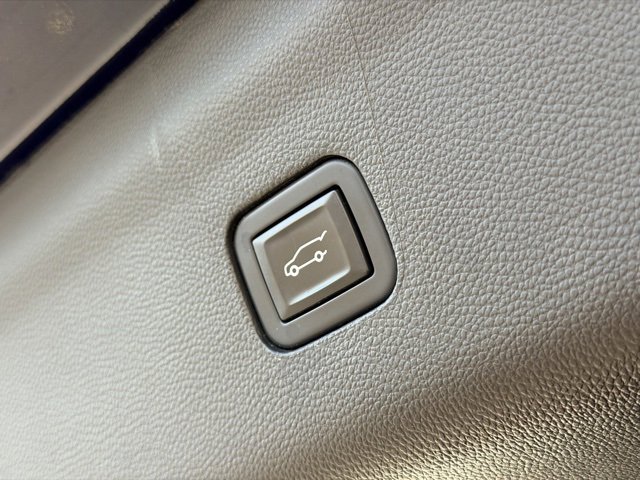 Used 2020 Buick Enclave Essence w/ Sound and Sites Package image 28