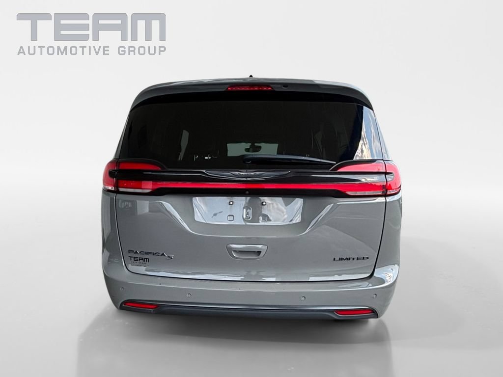Used 2025 Chrysler Pacifica Limited FWD image 6