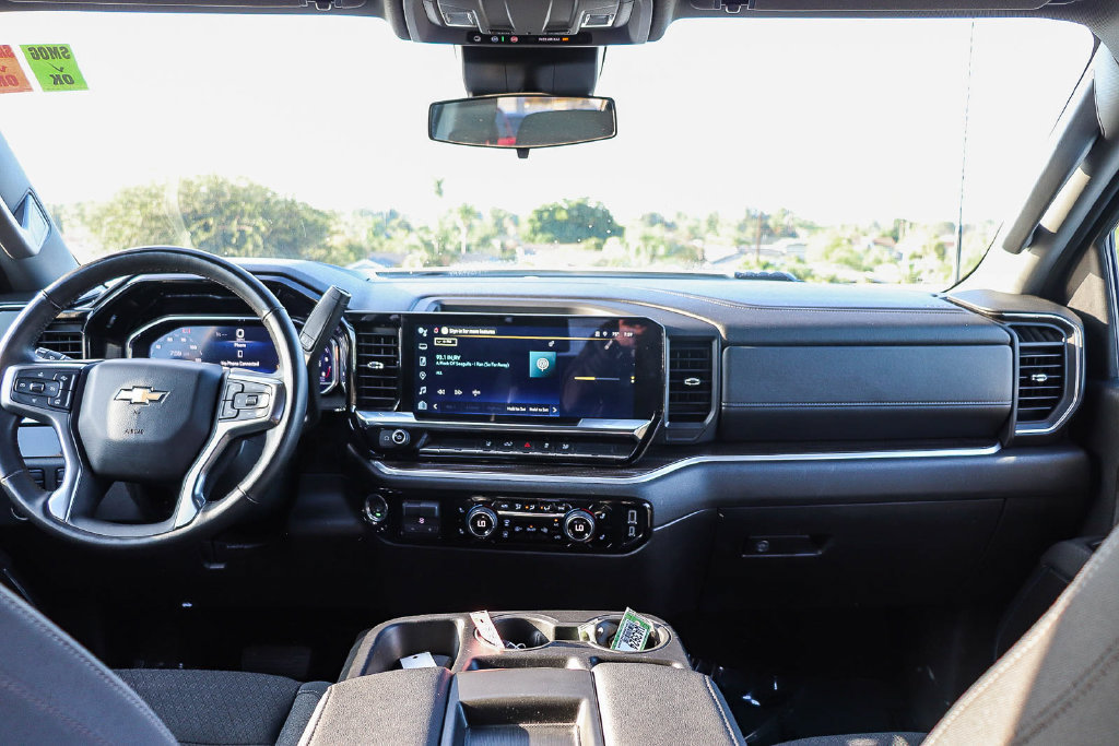 Used 2025 Chevrolet Silverado 2500 LT AWD/4WD image 8