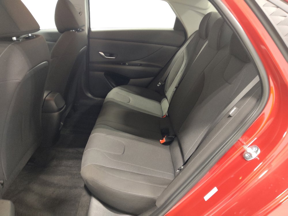 Used 2025 Hyundai Elantra SE FWD image 18