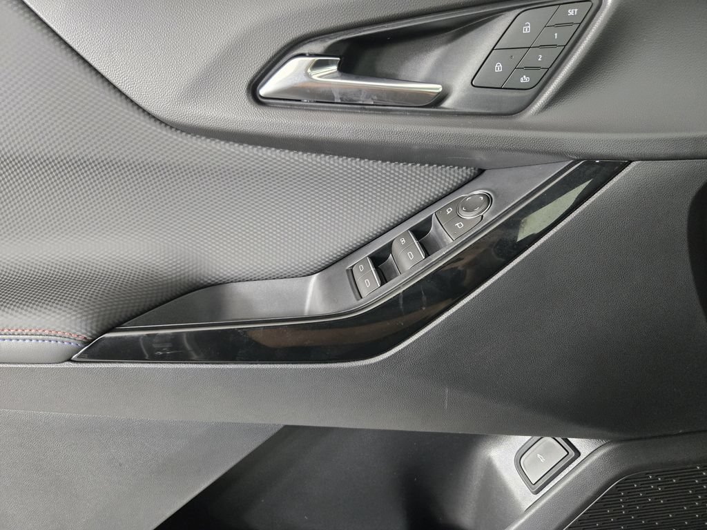 New 2026 Chevrolet Equinox RS w/ Convenience Package III FWD image 23