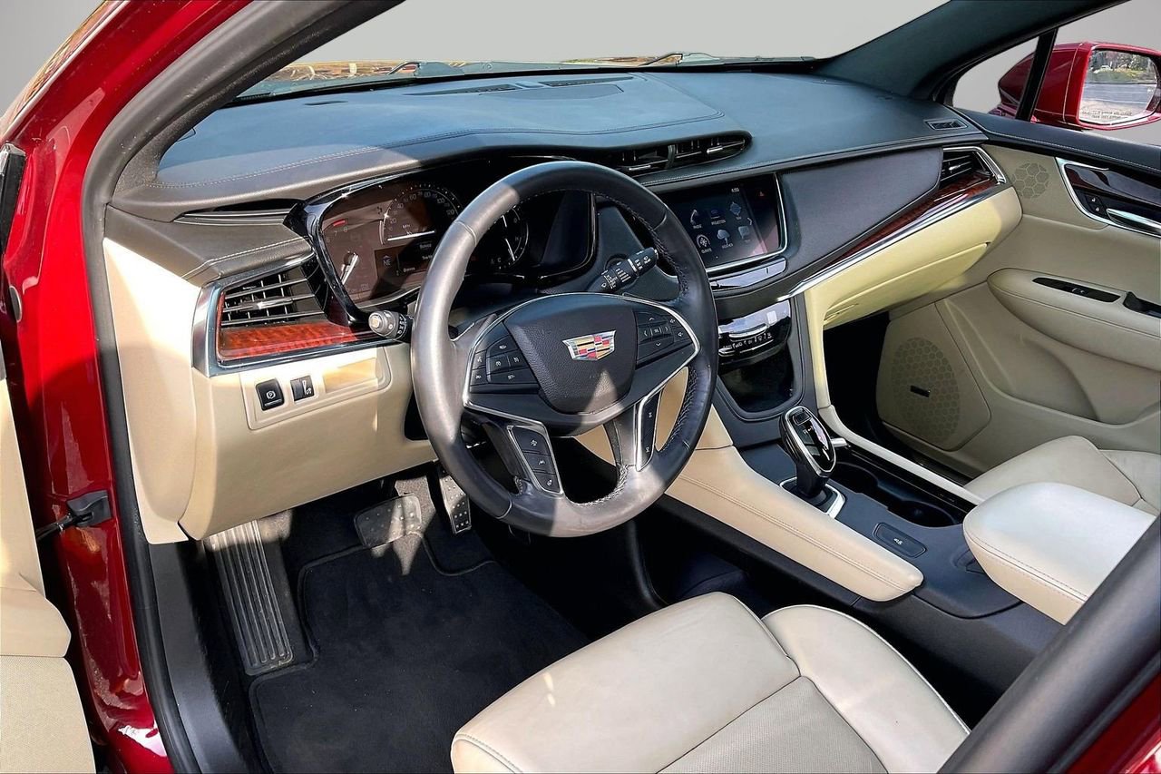 Used 2017 Cadillac XT5 Luxury w/ Driver Awareness Package image 21