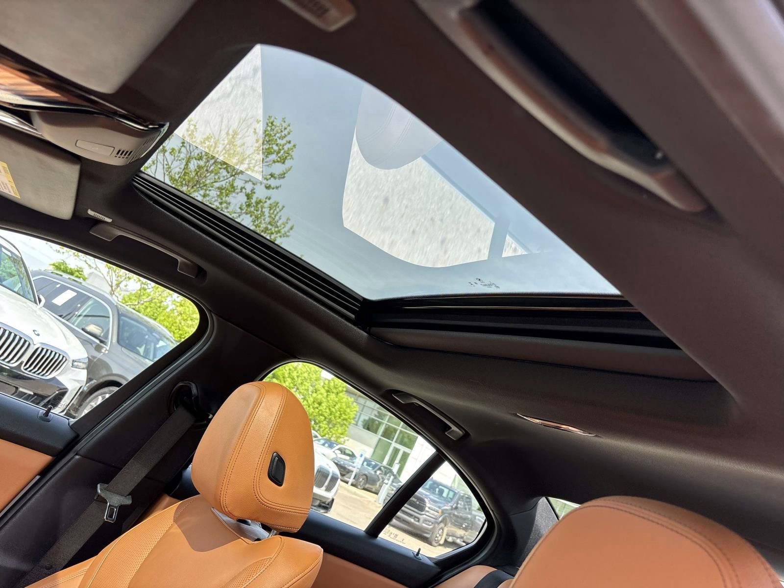 Used 2025 BMW 330i xDrive Sedan AWD/4WD image 26