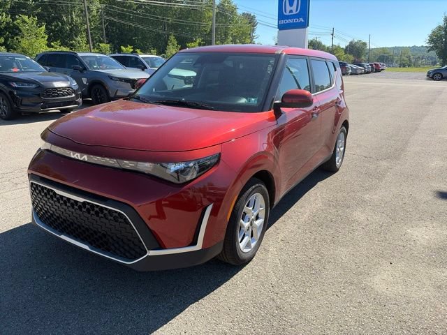 Used 2023 Kia Soul LX w/ LX Technology Package FWD image 2
