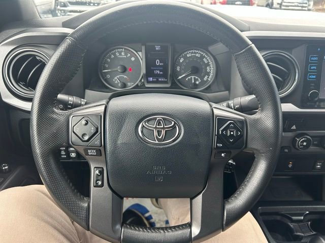 Used 2017 Toyota Tacoma TRD Sport w/ Tow Package AWD/4WD image 18