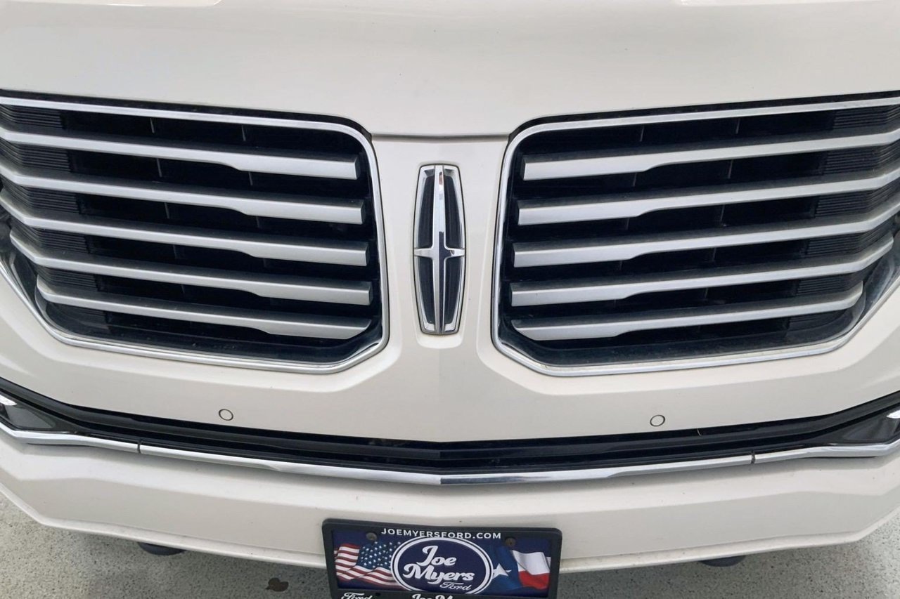 Used 2015 Lincoln Navigator L 2WD image 27