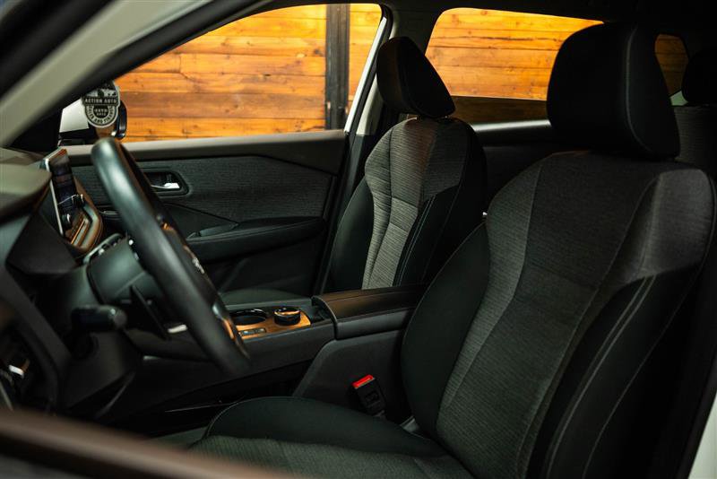 Used 2022 Nissan Rogue SV image 9