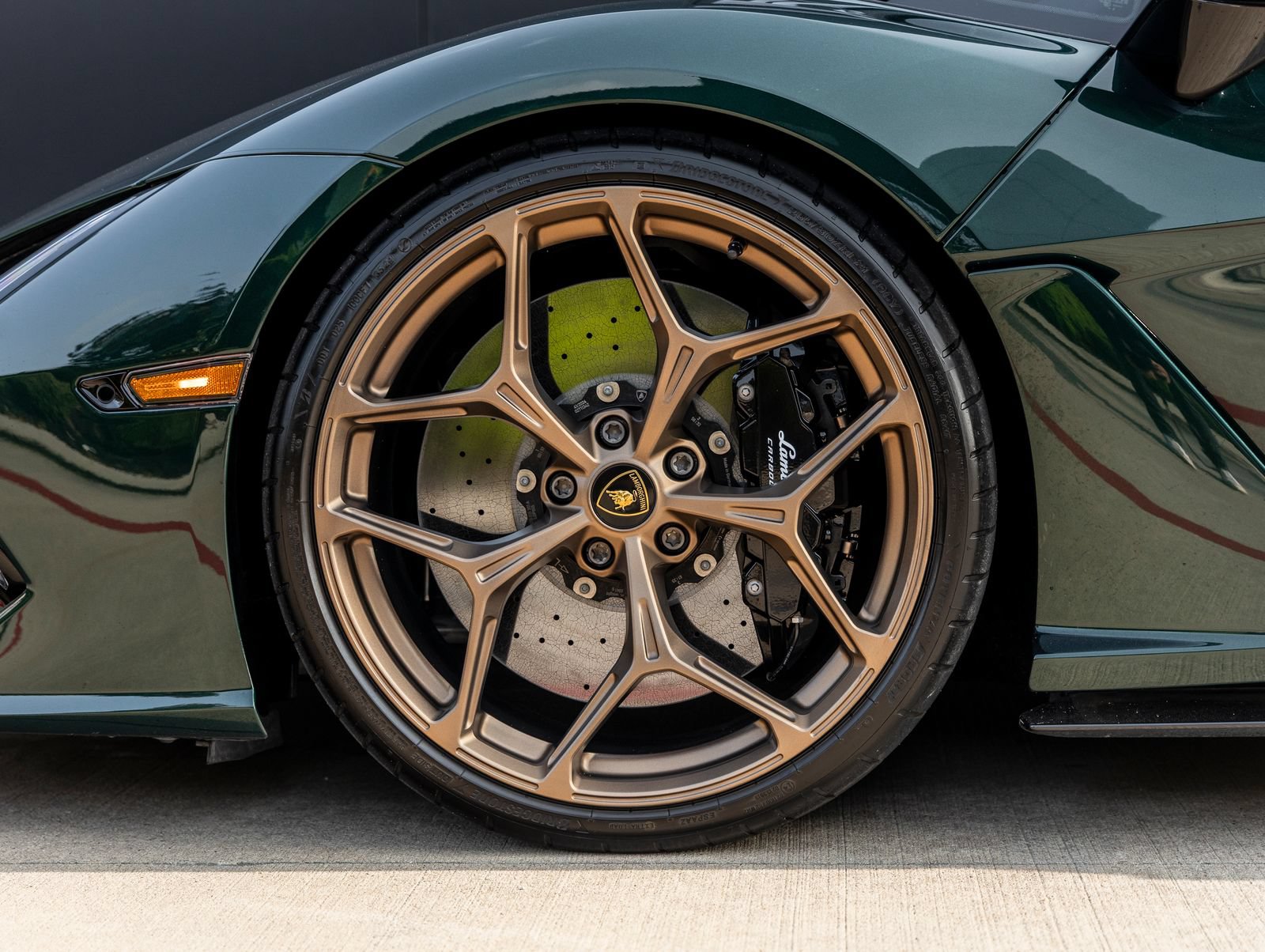 Used 2025 Lamborghini Revuelto AWD/4WD image 18