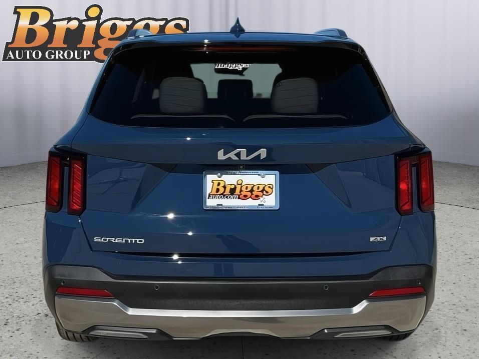 Certified 2025 Kia Sorento S w/ Panoramic Sunroof Package AWD/4WD image 4