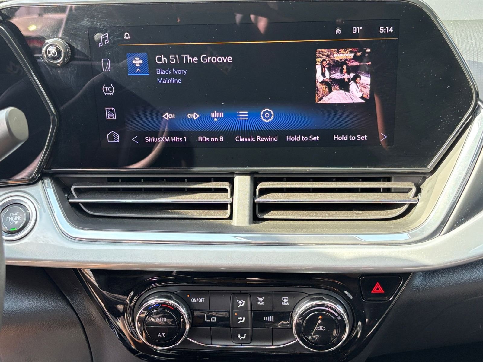 Used 2025 Chevrolet Trax LT image 20