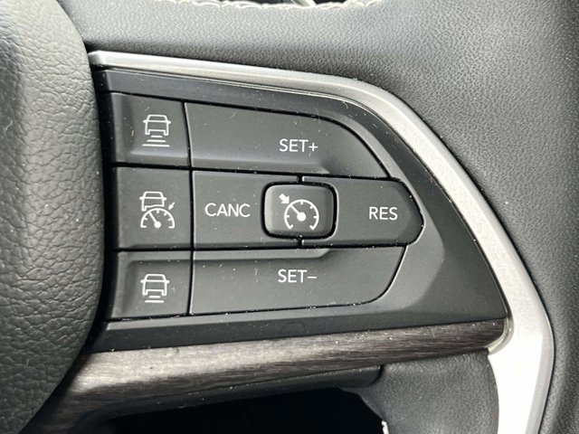 Certified 2023 Jeep Grand Cherokee Limited w/ Luxury Tech Group II image 21