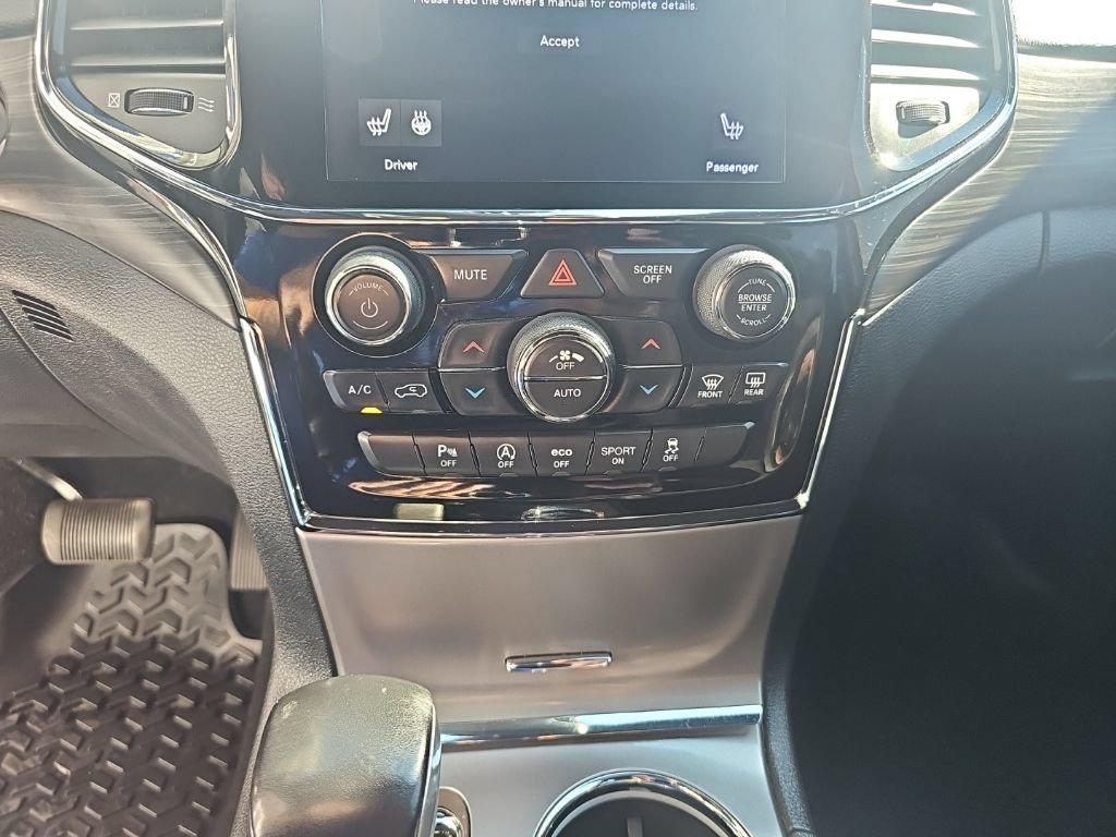 Used 2020 Jeep Grand Cherokee Altitude AWD/4WD image 17