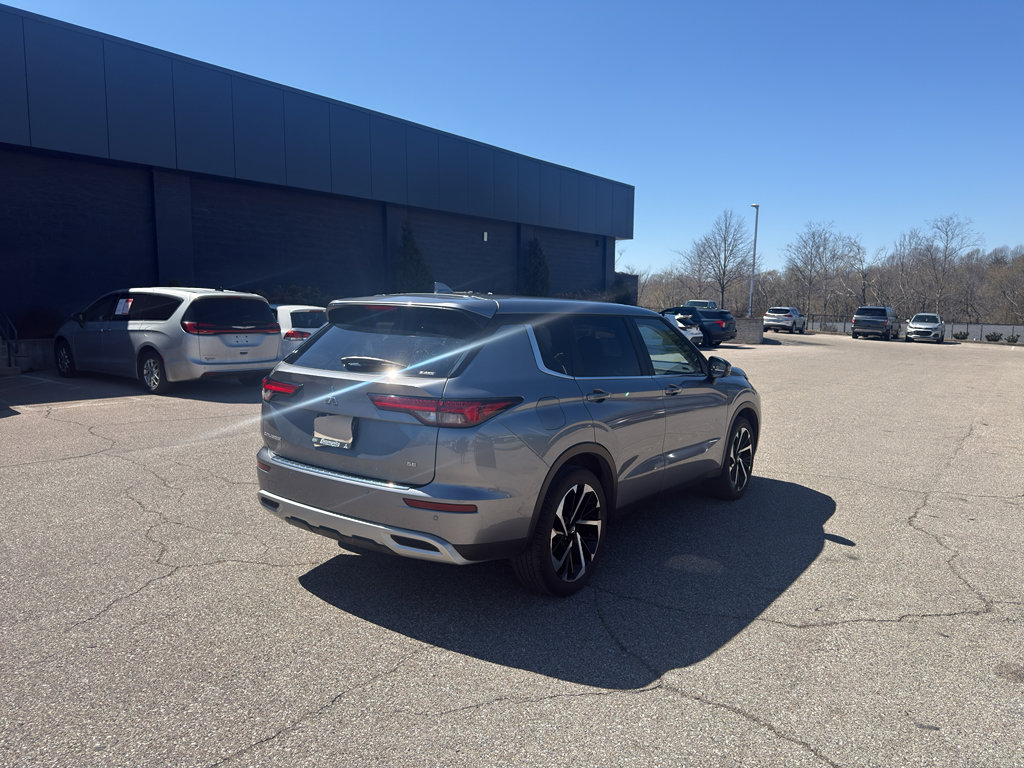 Used 2022 Mitsubishi Outlander SE image 7