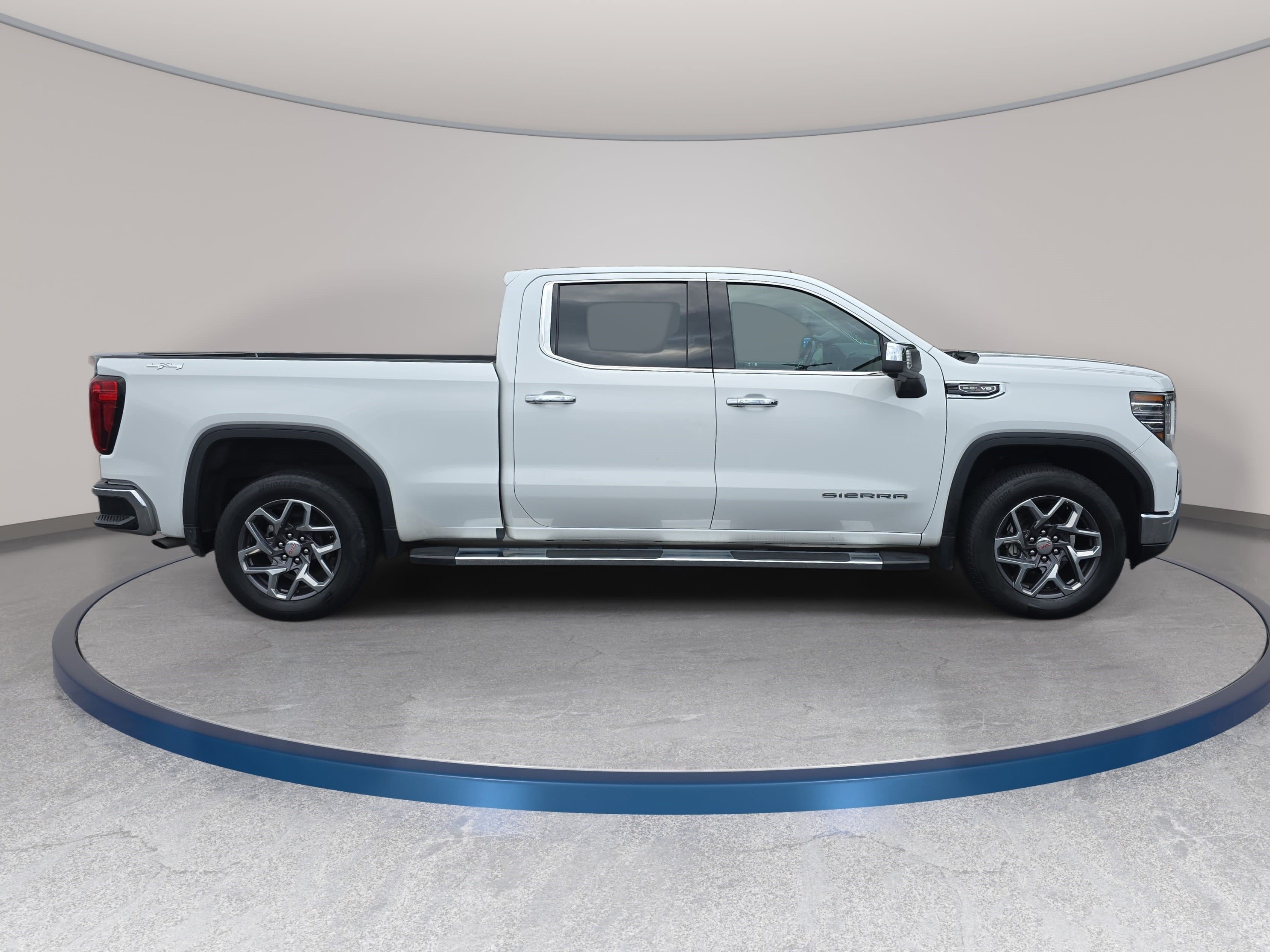 Used 2023 GMC Sierra 1500 SLT w/ SLT Premium Package AWD/4WD image 4