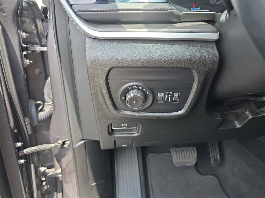 Used 2022 Jeep Grand Cherokee L Limited image 36