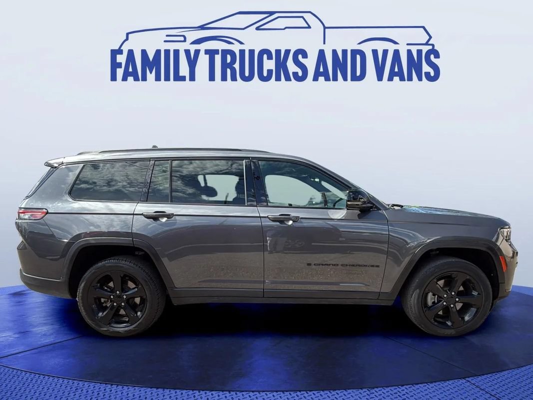 Used 2023 Jeep Grand Cherokee L Laredo AWD/4WD image 6