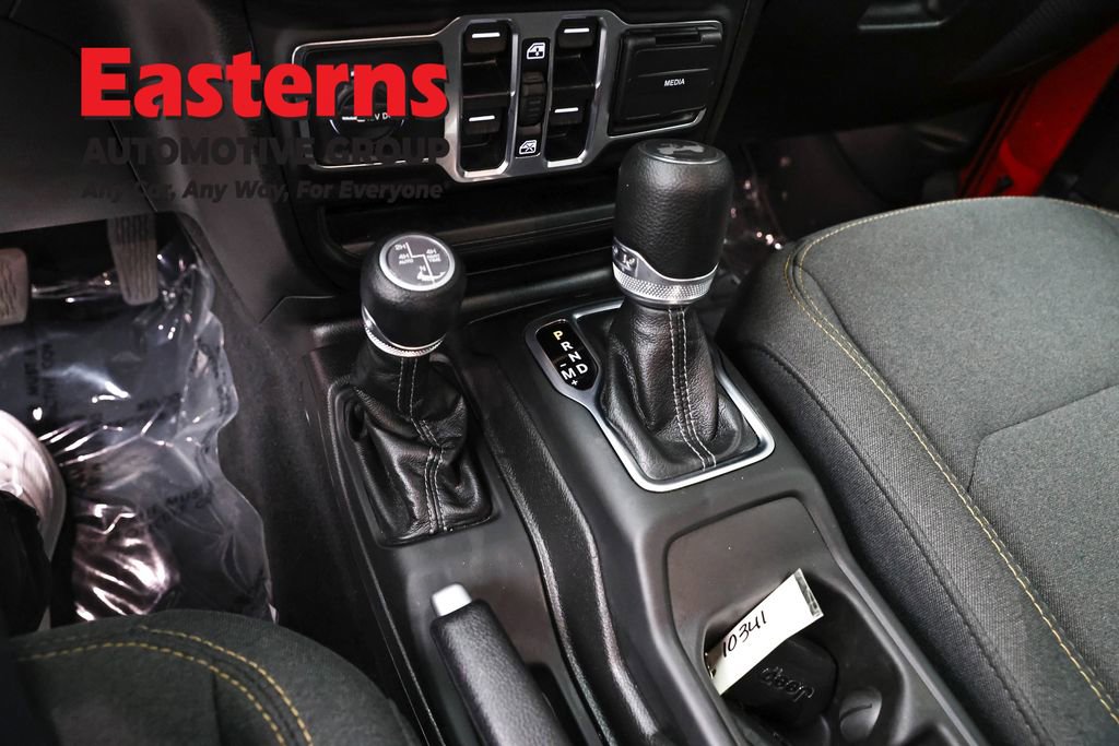 Used 2025 Jeep Wrangler Unlimited Sahara image 13