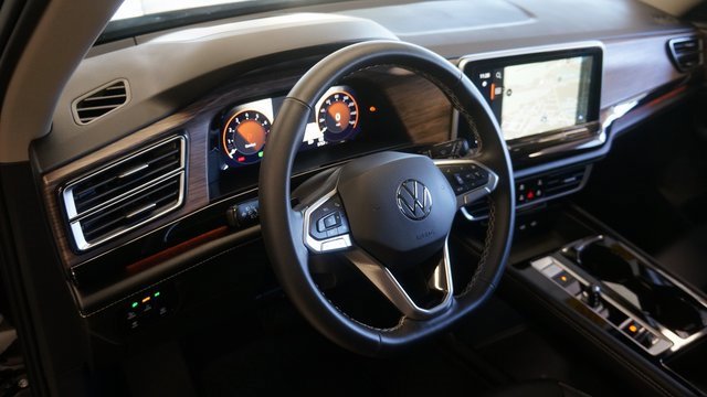 Certified 2025 Volkswagen Atlas SEL image 9