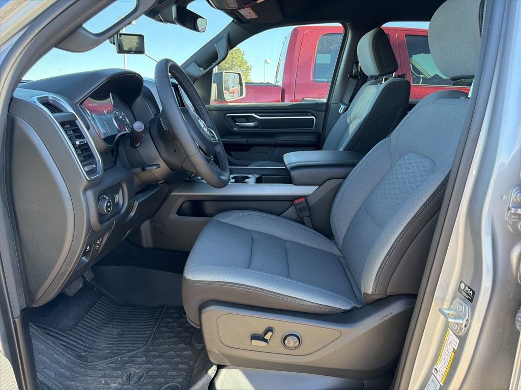 Used 2025 RAM 1500 Big Horn AWD/4WD image 2