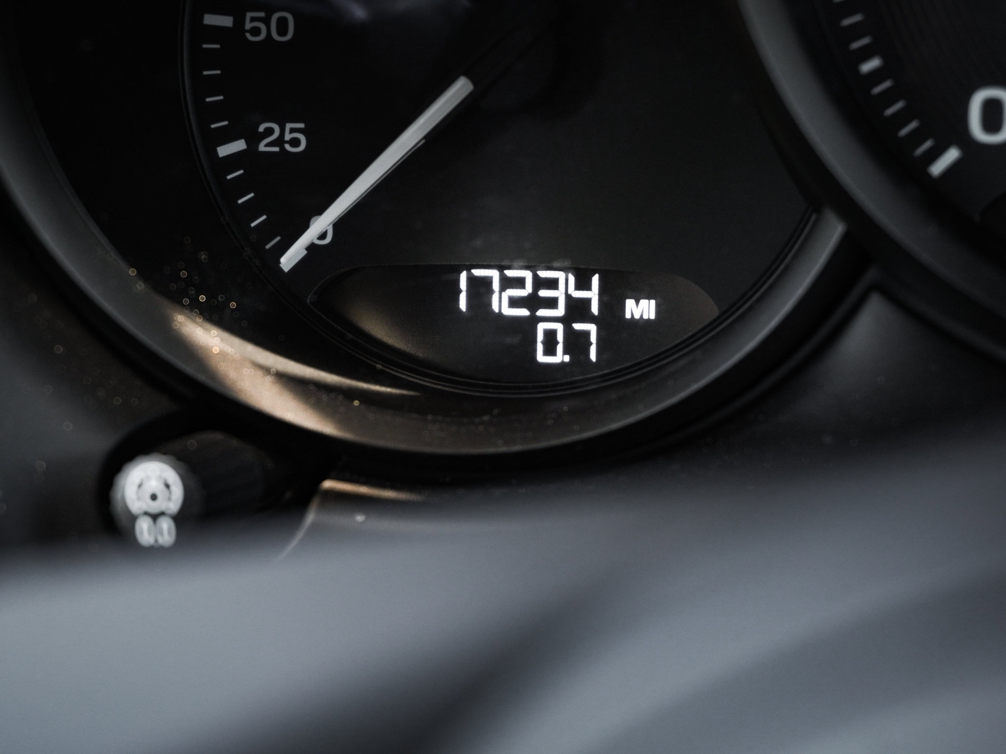 Used 2025 Porsche Macan AWD/4WD image 23