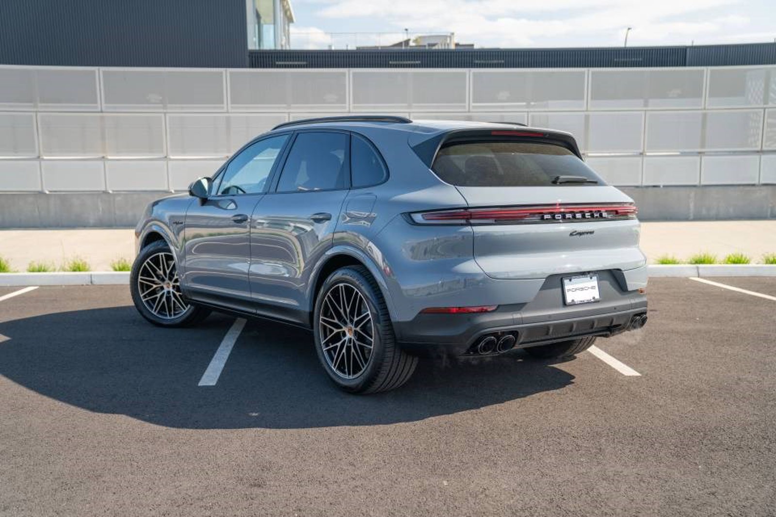New 2026 Porsche Cayenne E-Hybrid AWD/4WD image 3