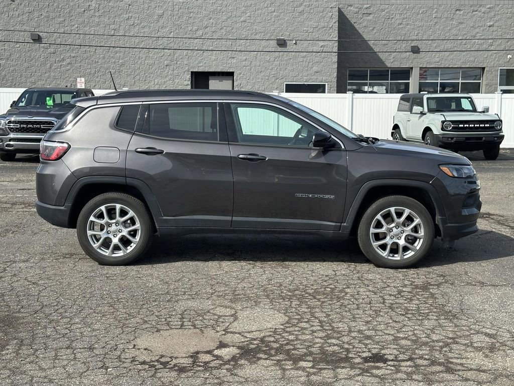 Used 2022 Jeep Compass Latitude w/ Sun and Sound Group image 2