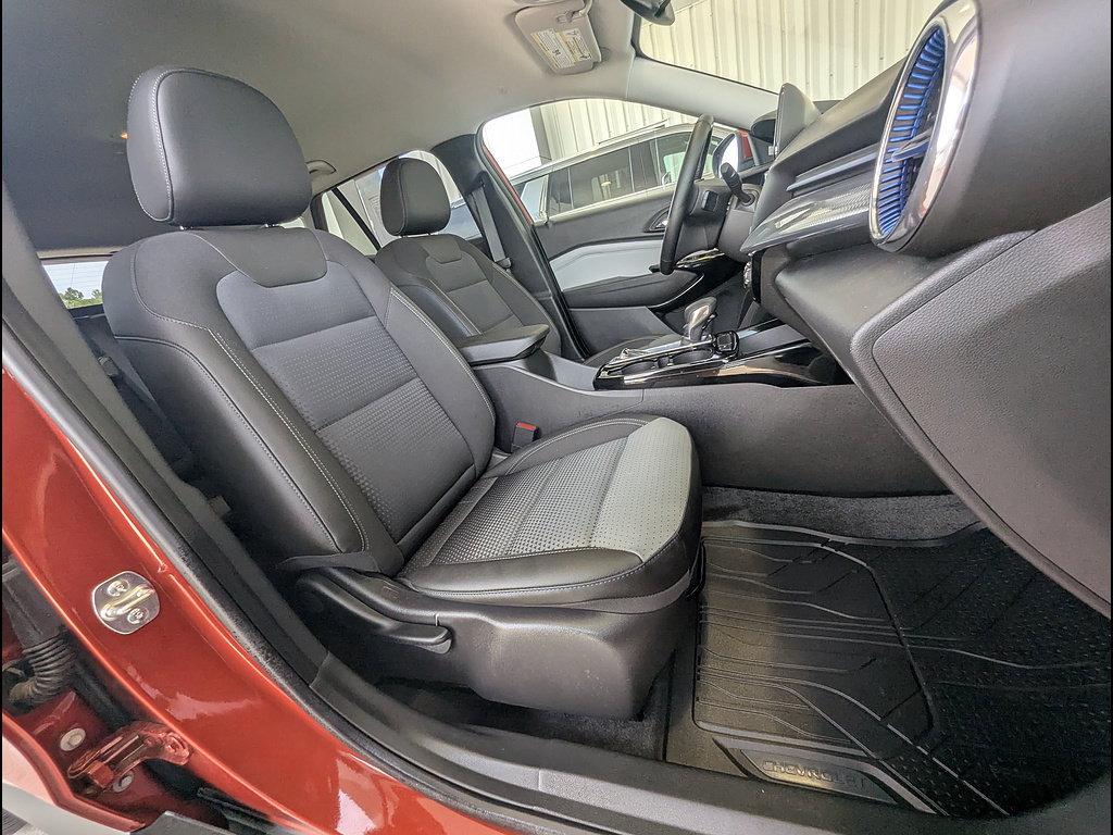 Certified 2024 Chevrolet Trax LT w/ Driver Confidence Package FWD image 19