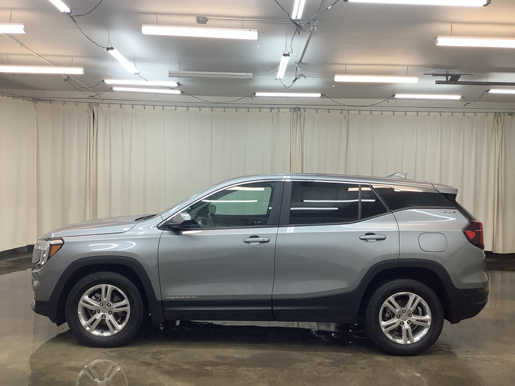 Used 2024 GMC Terrain SLE image 10