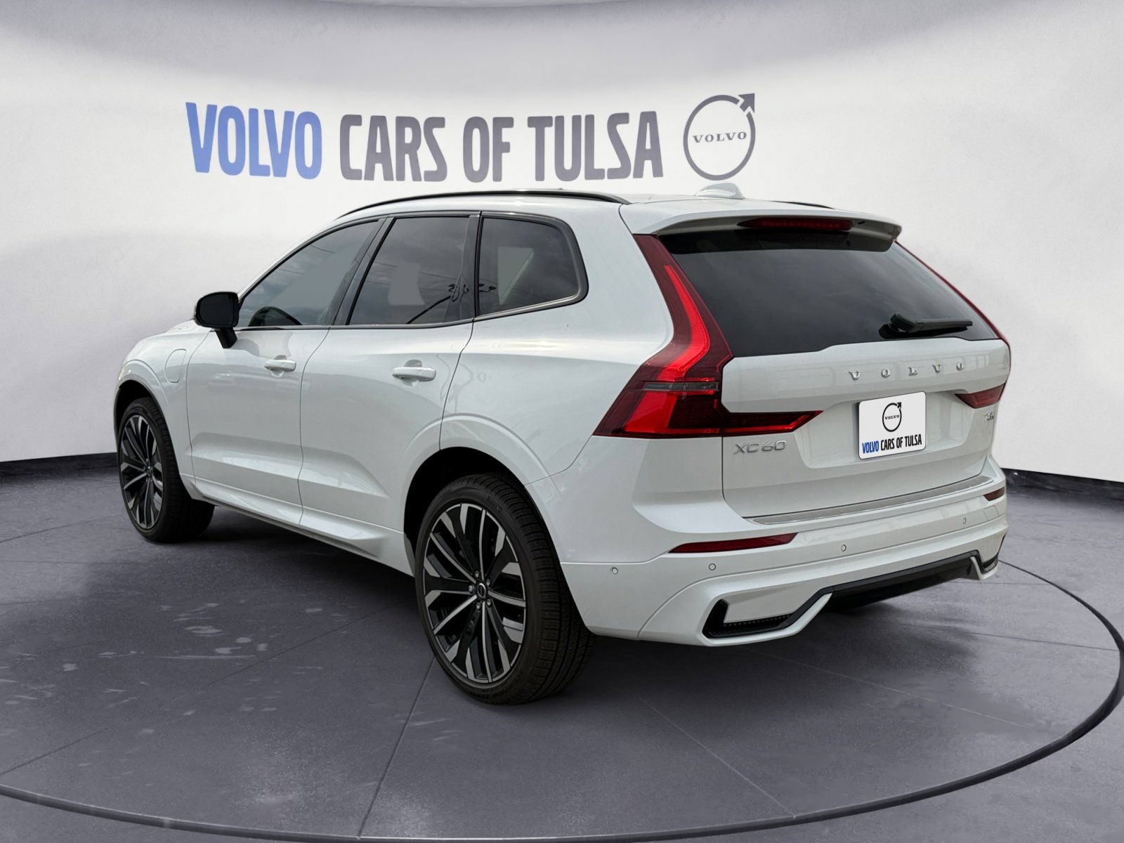 New 2026 Volvo XC60 T8 Ultra w/ Protection Package Premier AWD/4WD image 3