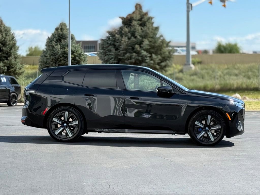 Used 2024 BMW iX xDrive50 w/ Premium Package AWD/4WD image 4