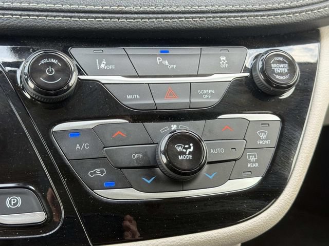 Used 2024 Chrysler Pacifica Limited FWD image 29