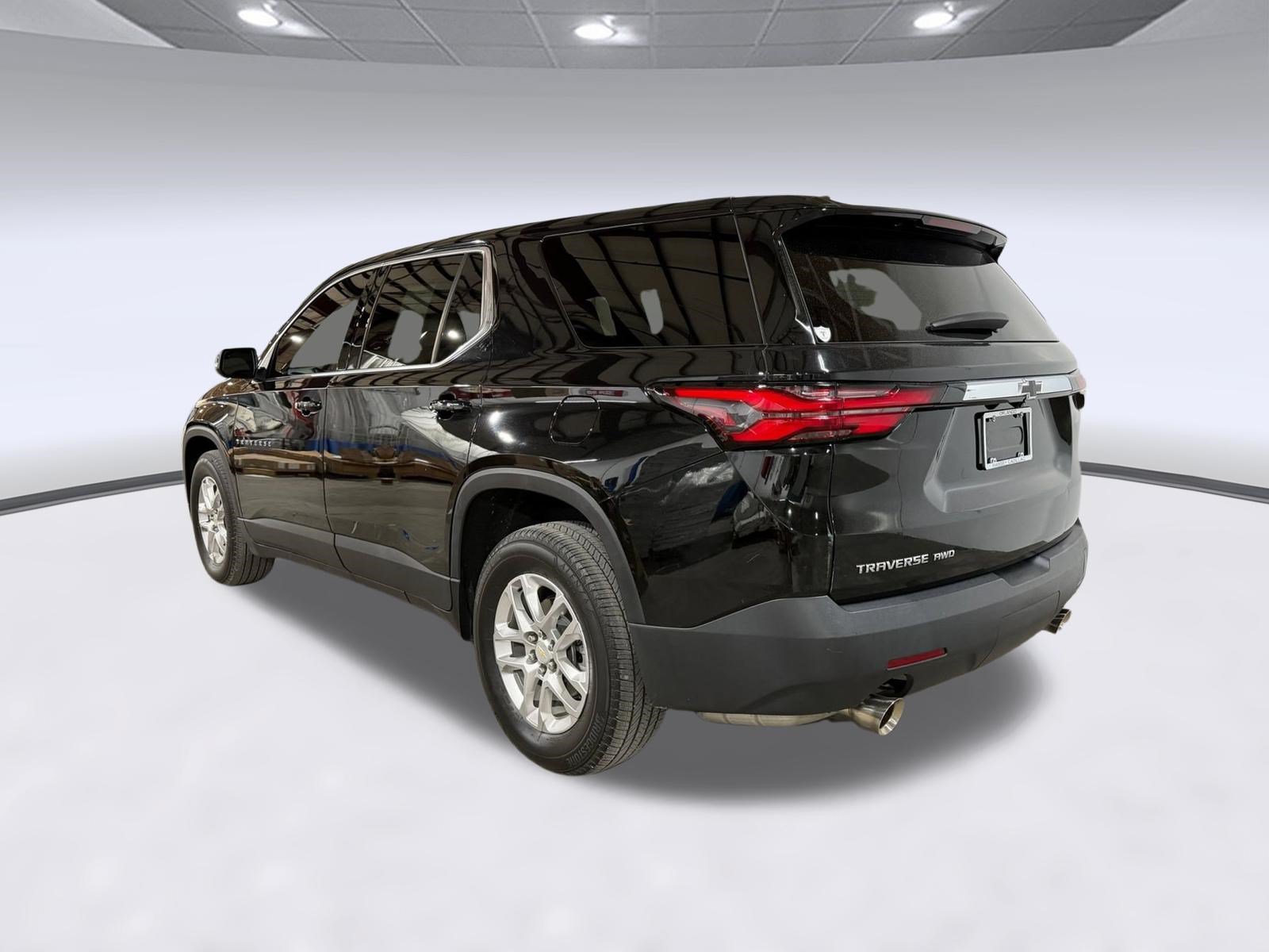 Used 2023 Chevrolet Traverse LS w/ Safety Package AWD/4WD image 2