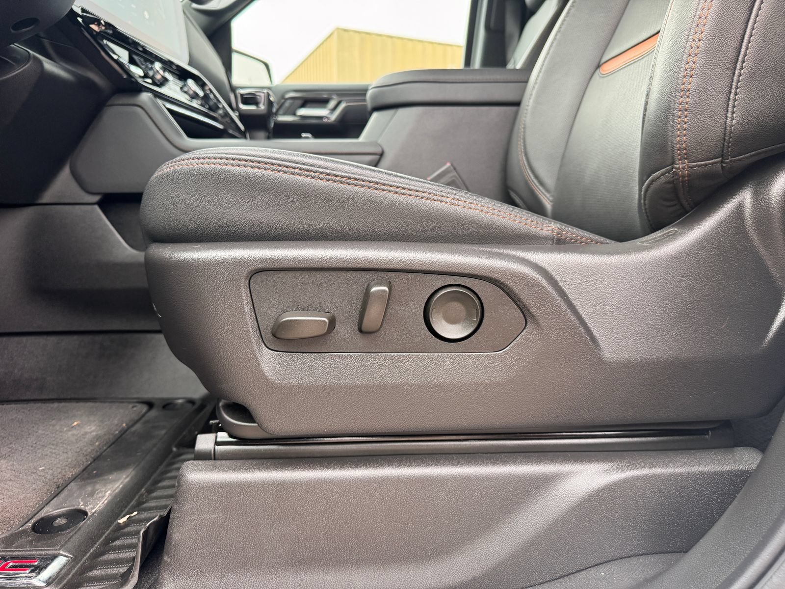 Used 2025 GMC Sierra 1500 AT4 AWD/4WD image 33
