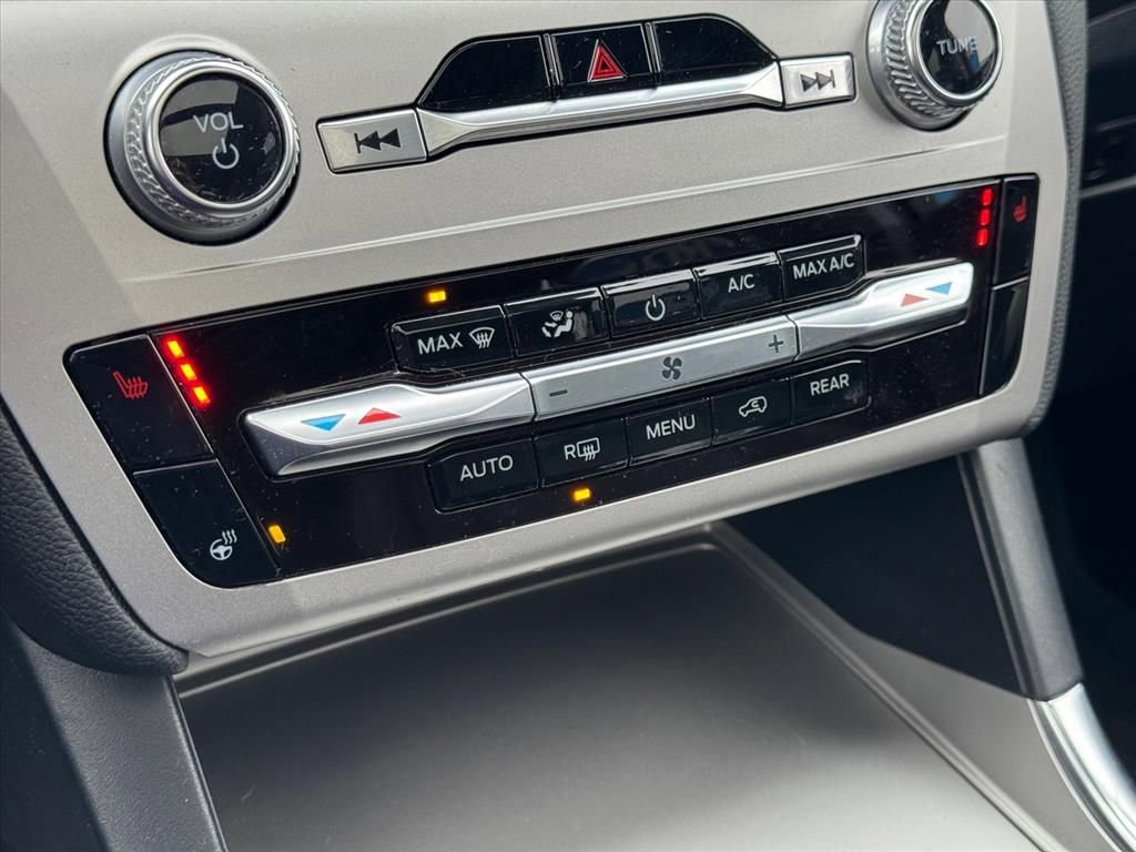 Used 2022 Ford Explorer XLT w/ Equipment Group 202A image 23