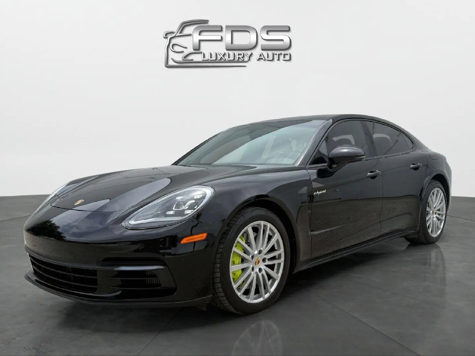 Used 2018 Porsche Panamera 4 image 1