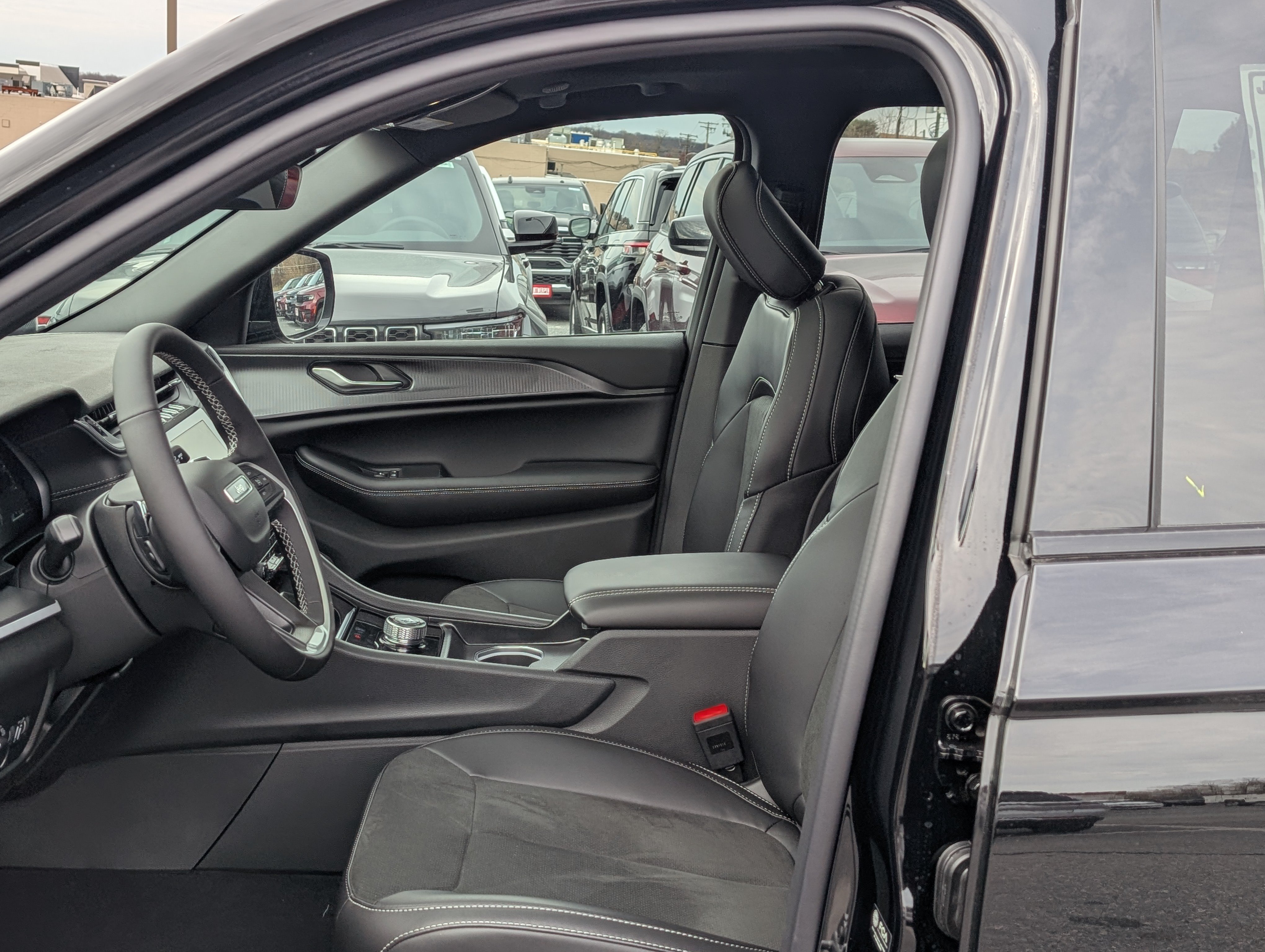 New 2025 Jeep Grand Cherokee Altitude AWD/4WD image 14