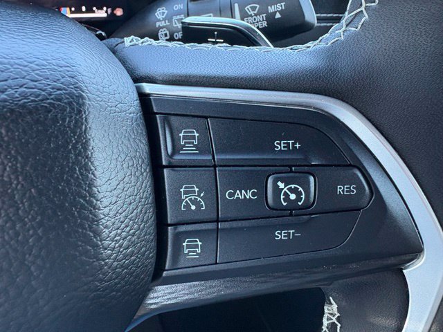 Used 2024 Jeep Grand Cherokee Laredo w/ Luxury Tech Group I AWD/4WD image 25