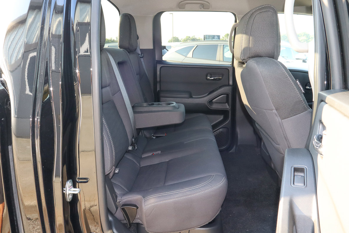 Used 2024 Nissan Frontier SV image 25