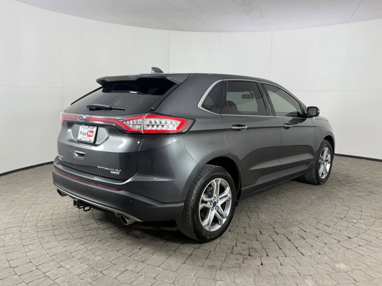 Used 2016 Ford Edge Titanium w/ Equipment Group 301A image 9